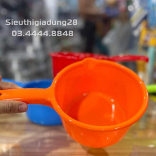 Gáo múc nước bằng nhựa