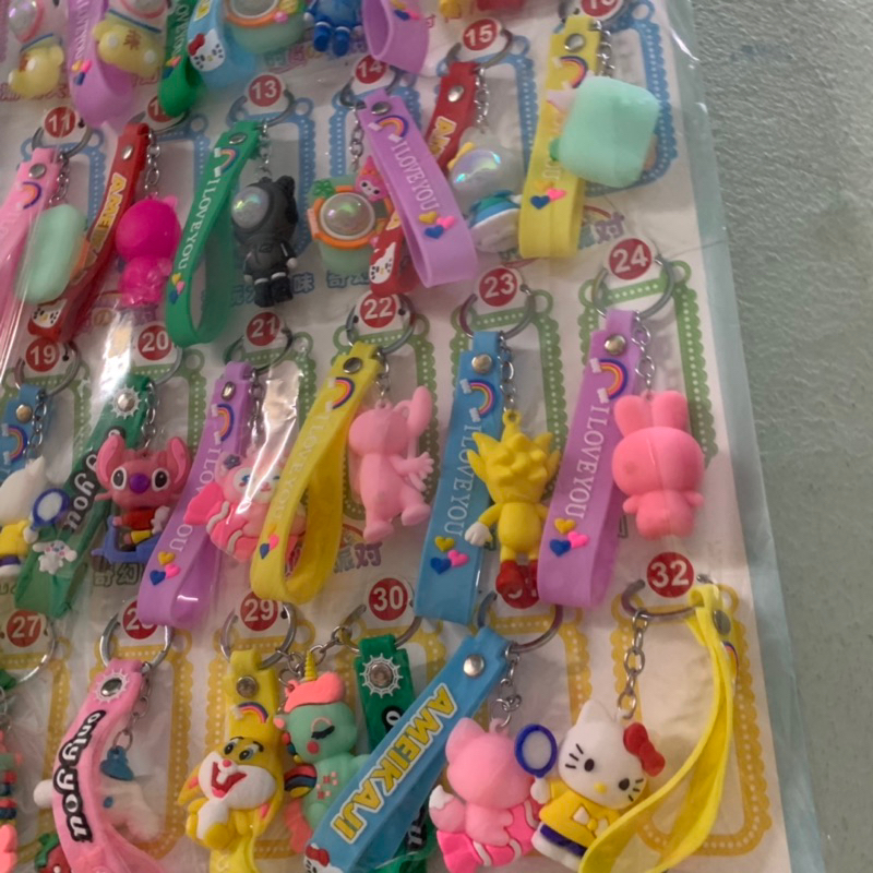 Vỉ 32 cái Móc Khoá thưởng nhiều hình siêu đẹp