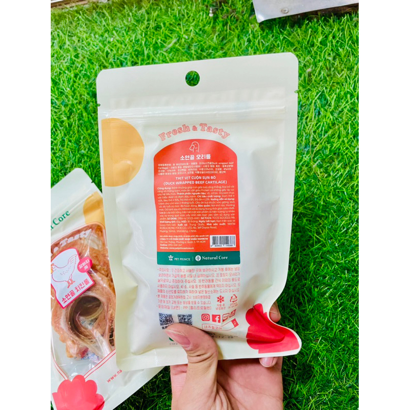 Thịt gà và vịt cuộn xương cho thú cưng