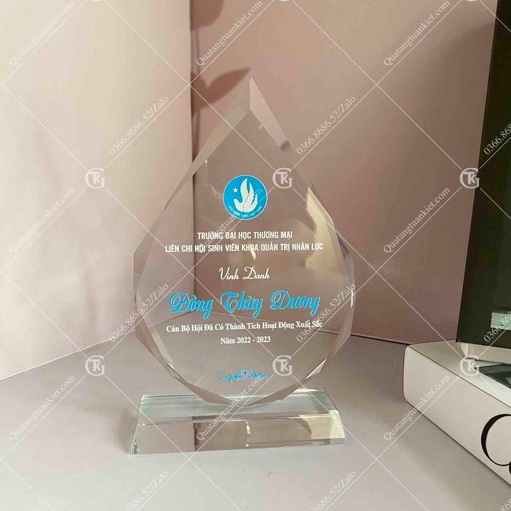 Cúp vinh danh pha lê k9 hình giọt nước