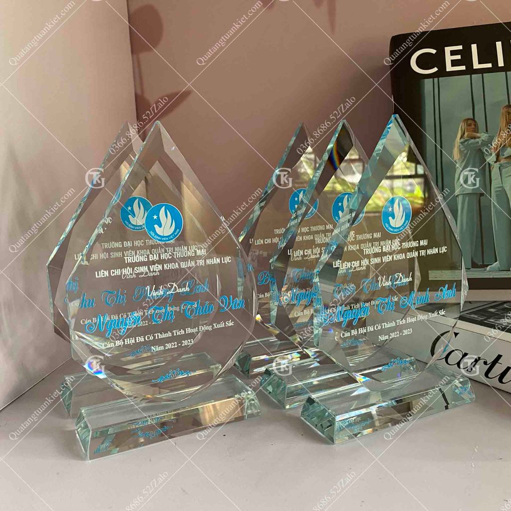 Cúp vinh danh pha lê k9 hình giọt nước