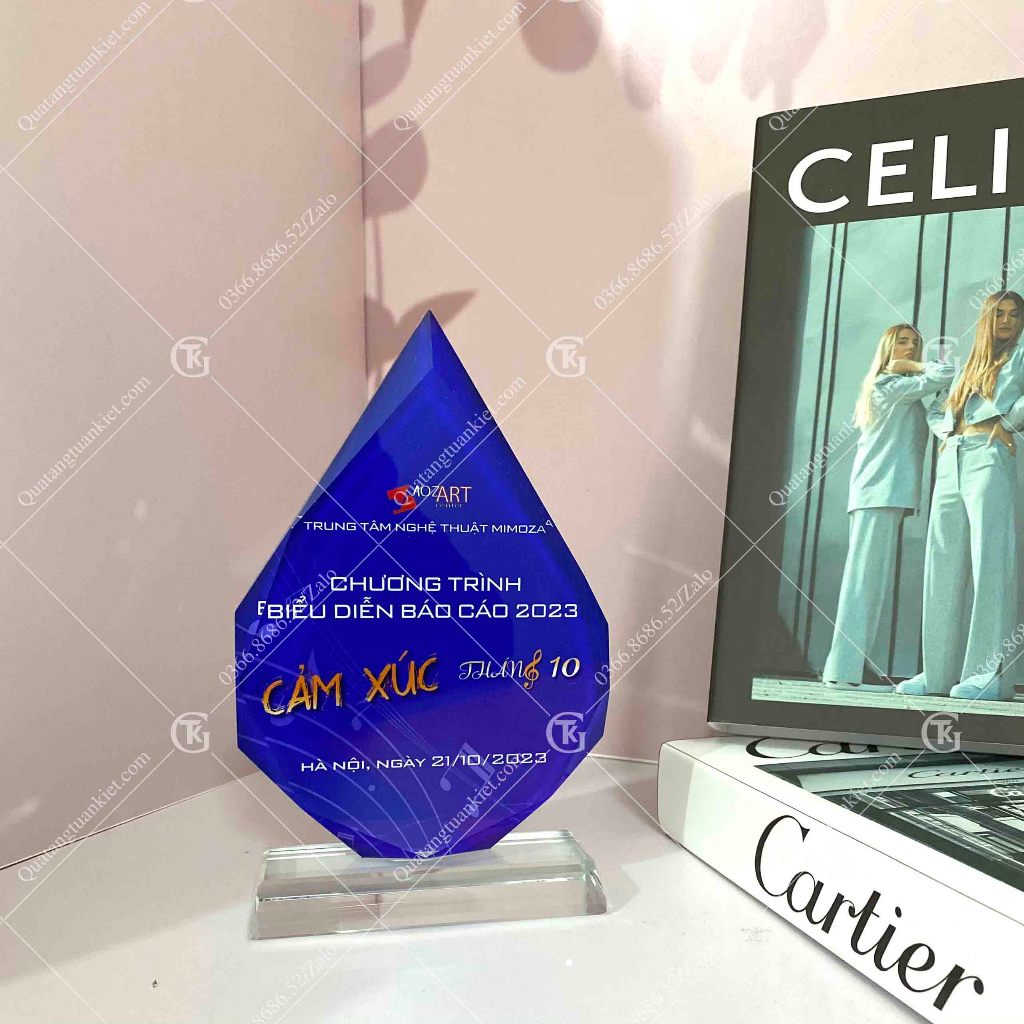 Cúp vinh danh pha lê k9 hình giọt nước