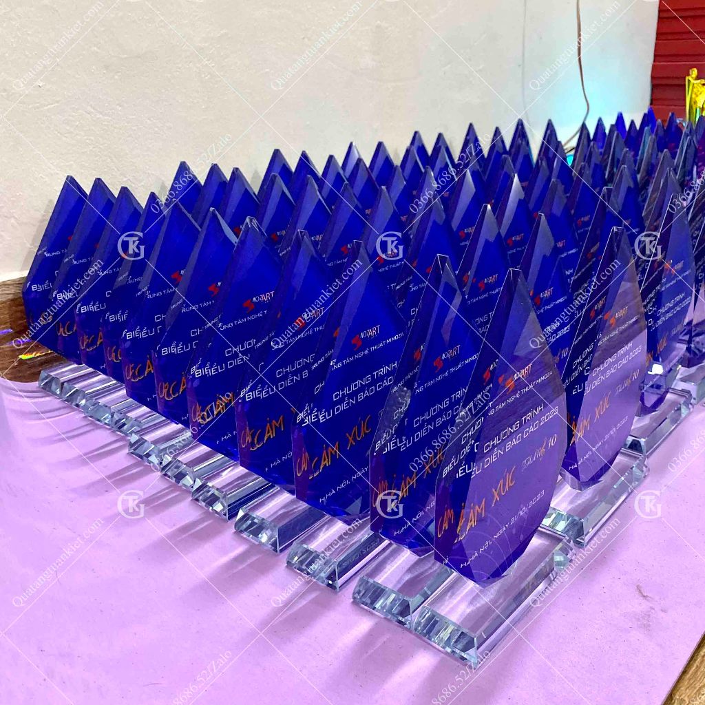 Cúp vinh danh pha lê k9 hình giọt nước