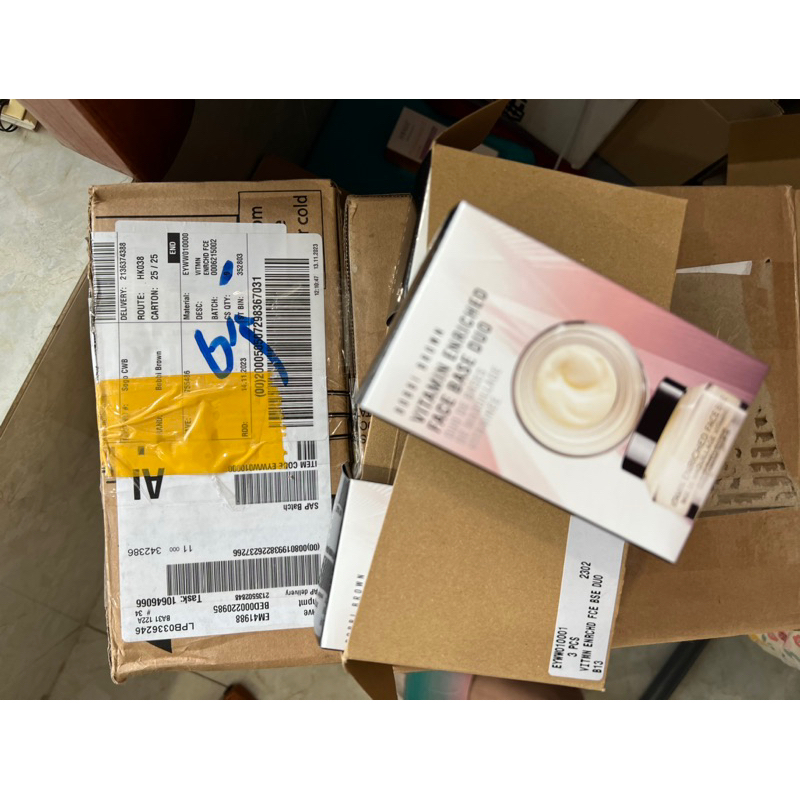 Kem lót trang điểm Bobbi Brown