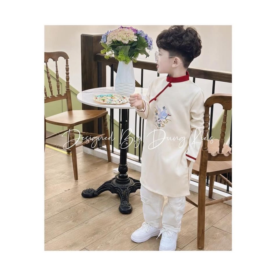 Áo dài cách tân thêu chim hạc 2024 bé trai