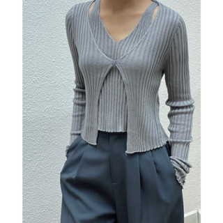 Áo len tăm tay dài phối cổ yếm