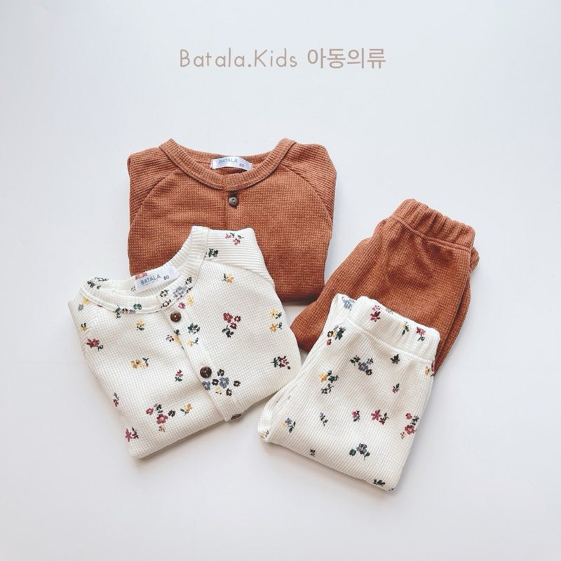 Set tổ ong họa tiết Hàn cho bé gái Batala Kids, bộ đồ thu đông trẻ em hoạ tiết dễ thương