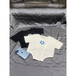 áo croptop tay ngắn vạt ngang logo hoa trước chất thun bozip mềm