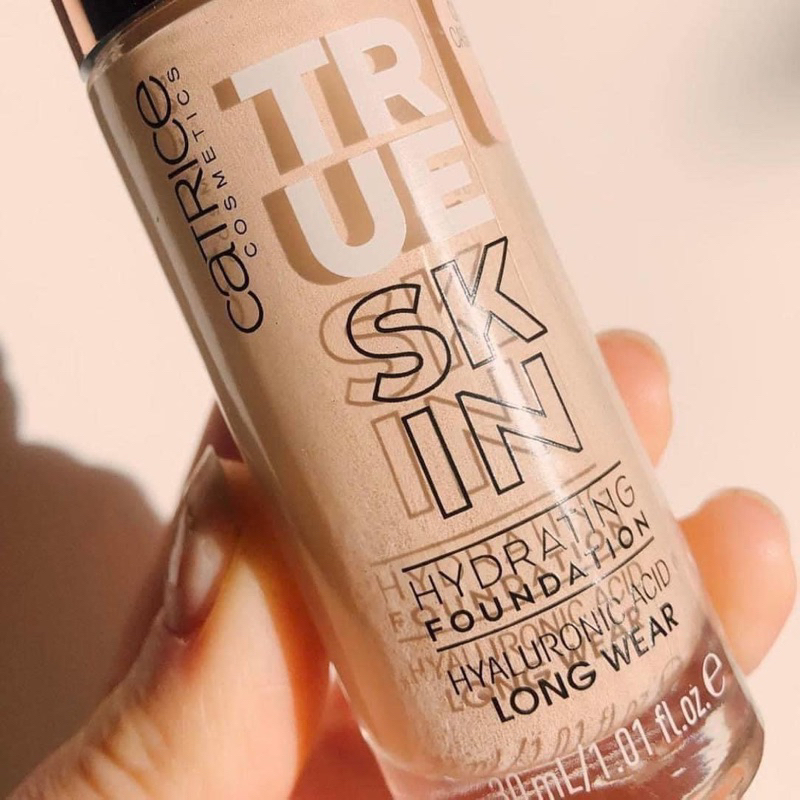 Kem nền Catrice True Skin Hydrating Foundatinon