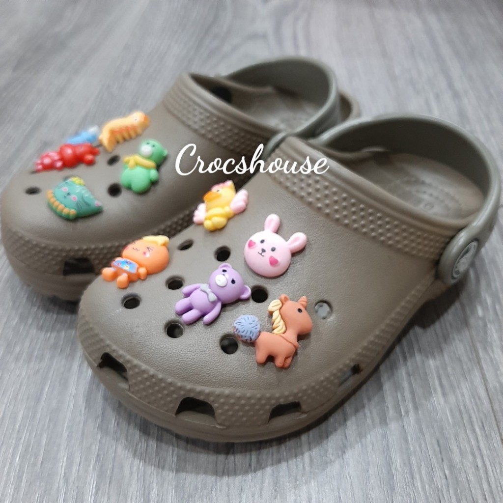 Dép cross classic trẻ em chính hãng màu nâu tặng jbbitz sticker 3D, dép sục cross bé trai hàng xuất dư VNXK Nhà Cá Sấu