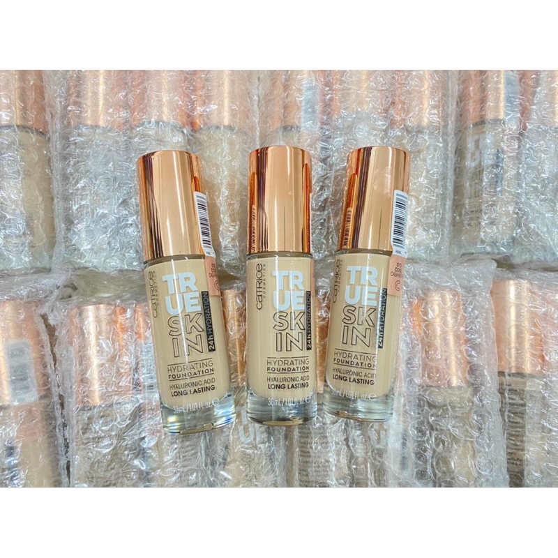 Kem nền Catrice True Skin Hydrating Foundatinon