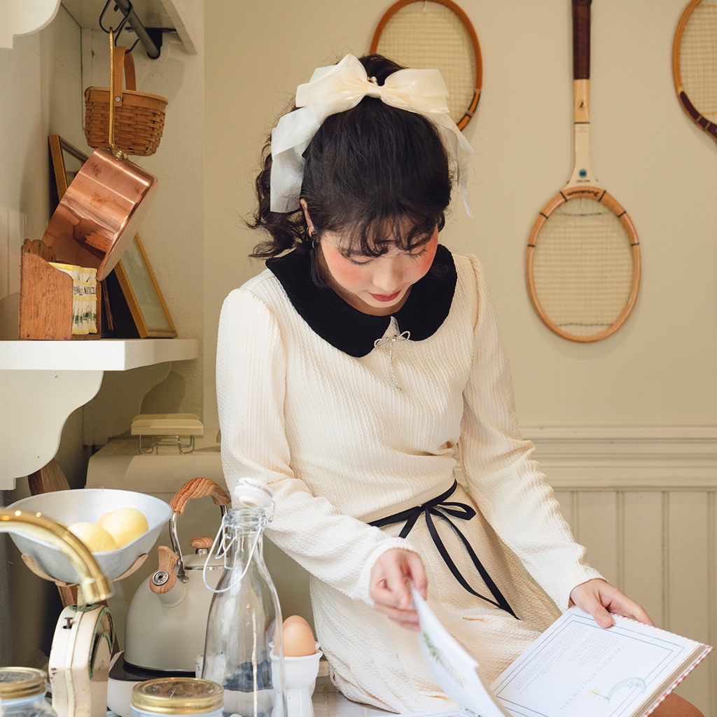 BLEUBIRD Set gồm áo và chân váy xếp ly vải len cotton Diane Set