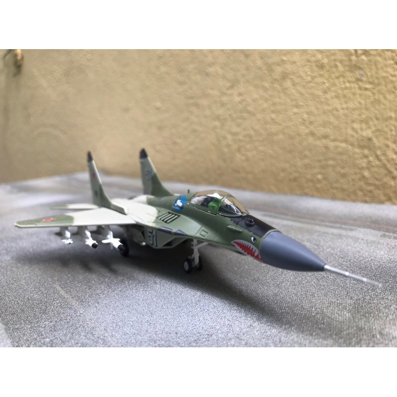 Mô hình Máy bay Tiêm kích MIG 29 1:100