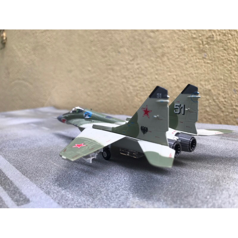 Mô hình Máy bay Tiêm kích MIG 29 1:100