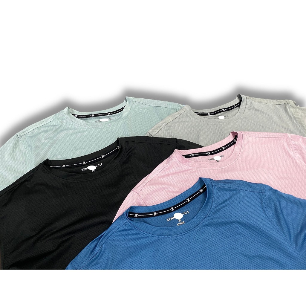 Áo thun Kenneth Cole dành cho Nam. Chất vải thể thao mềm mại, chắc chắn và co giãn thoải mái.