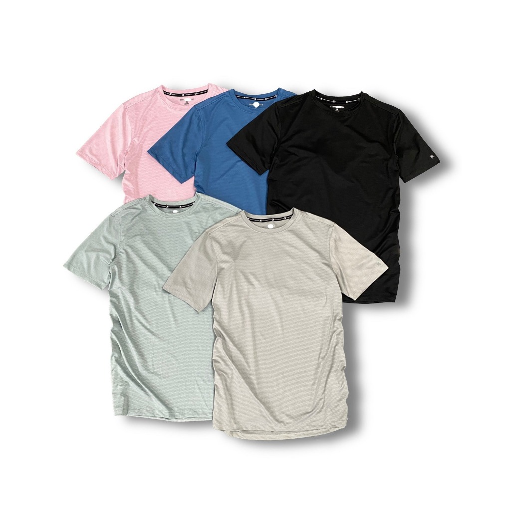 Áo thun Kenneth Cole dành cho Nam. Chất vải thể thao mềm mại, chắc chắn và co giãn thoải mái.