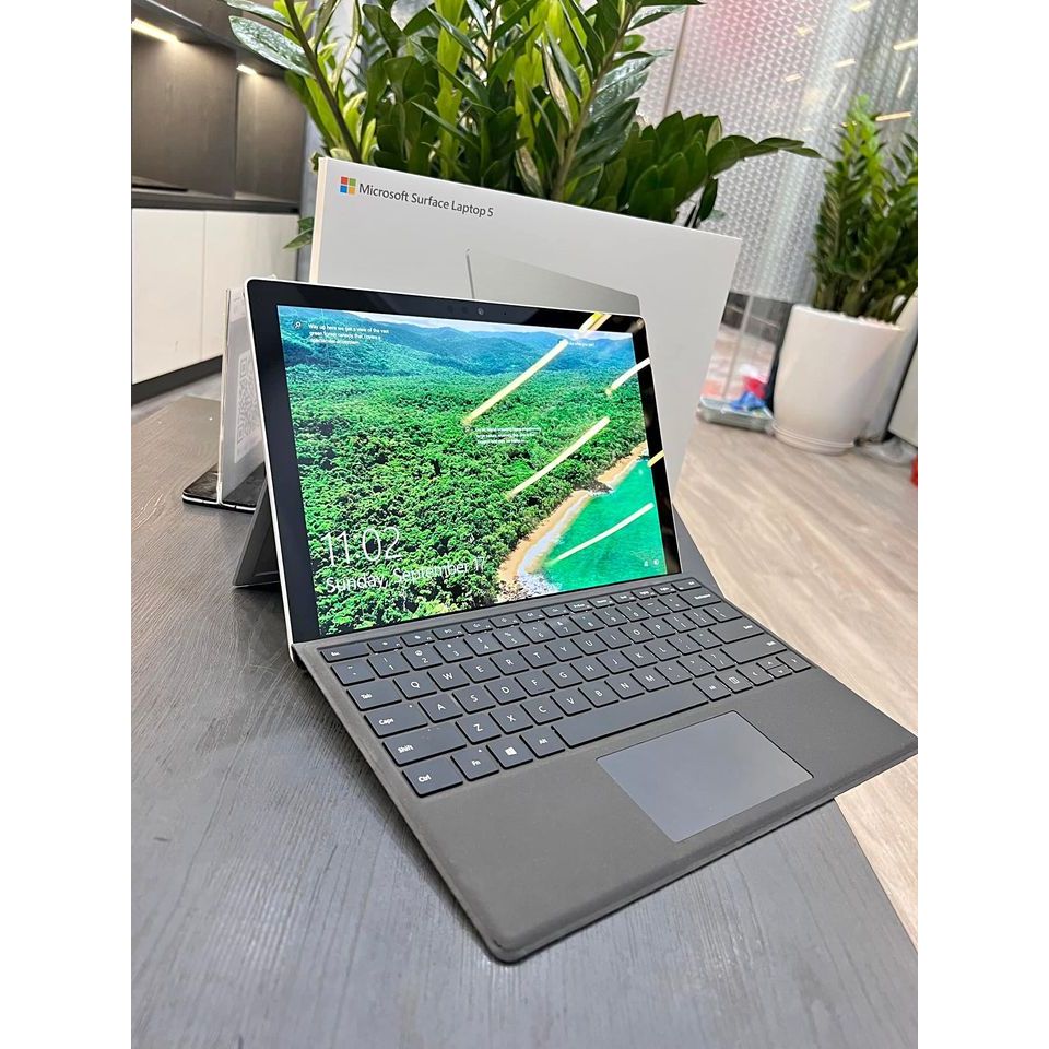 Máy tính bảng Surface Pro 5 Core i7 7660U 8G 256G 12.3-Inch QHD Touchc