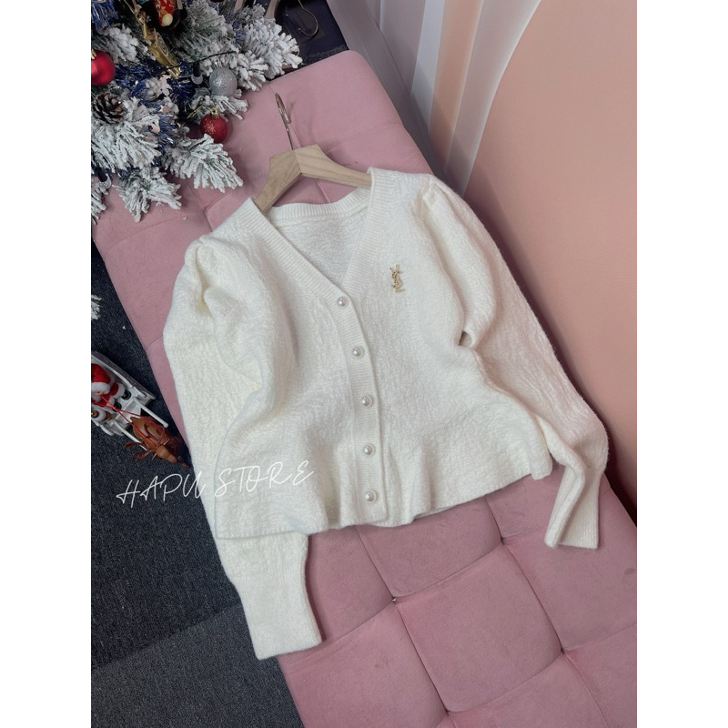 Áo Len Nhũ Đính Khuy Ngọc Dáng Pelum Cài Tag Ngực
