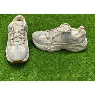 Giày sneaker thể thao