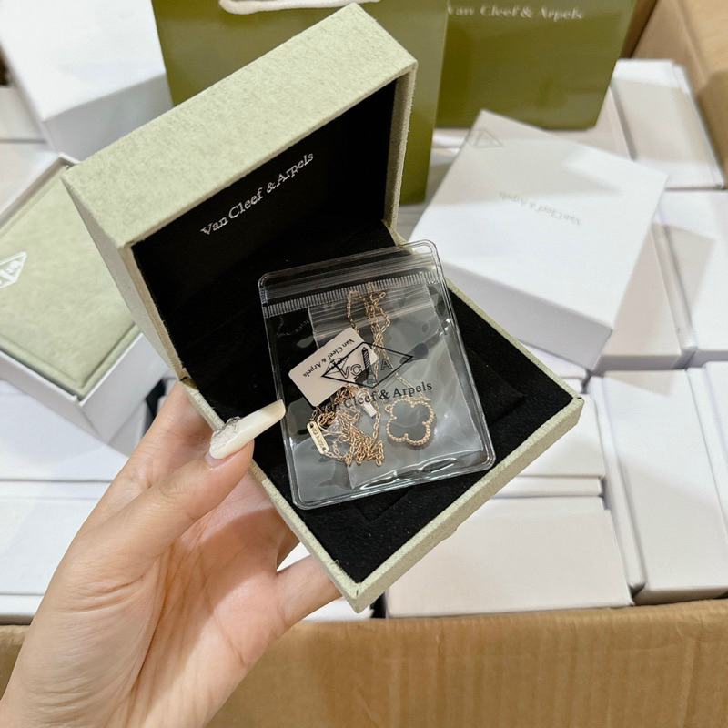 Vòng cổ hoa 4 cánh full box