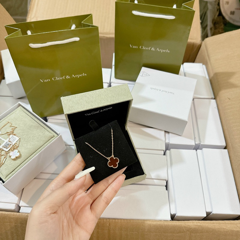 Vòng cổ hoa 4 cánh full box