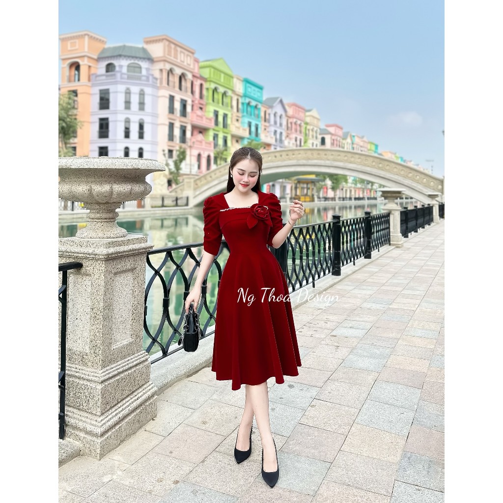 Váy nhung cổ vuông dá hoa ngực công sở dự tiệc nữ dáng xòe trang tríb hoa trẻ trung, đầm thiết kế MQ Boutique cao cấp