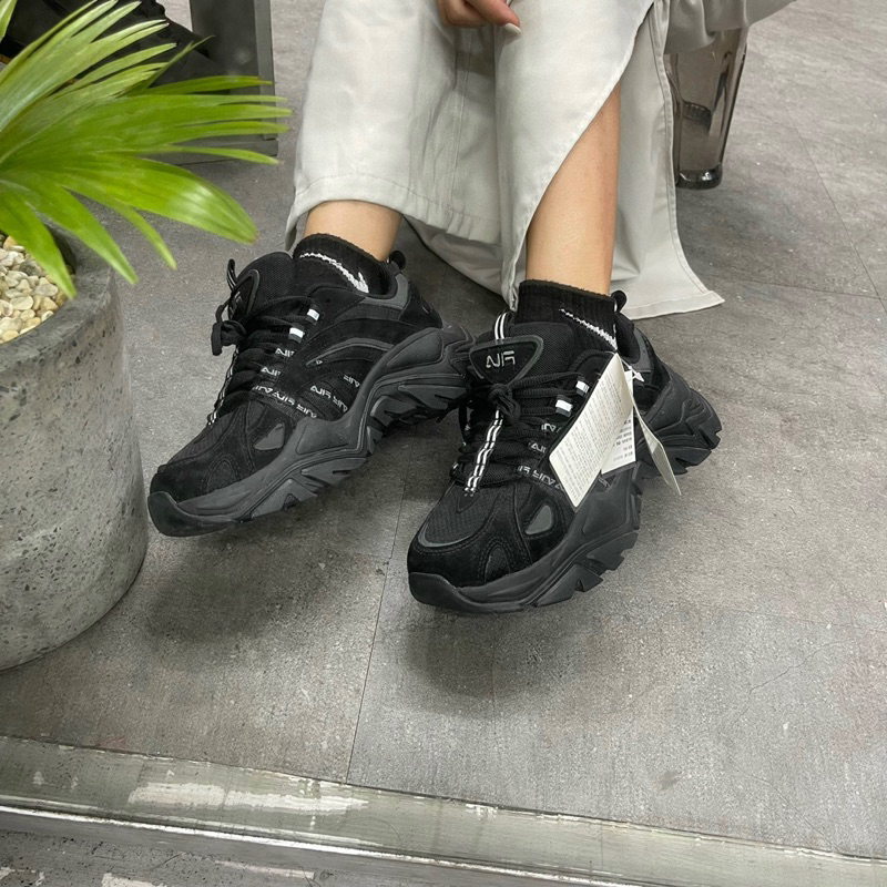 Giày Fila Interation Chunky, sự phá cách tinh tế