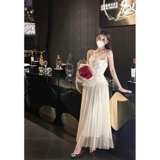 Set trắng áo 2 dây peplum xếp li + cv maxi dập li