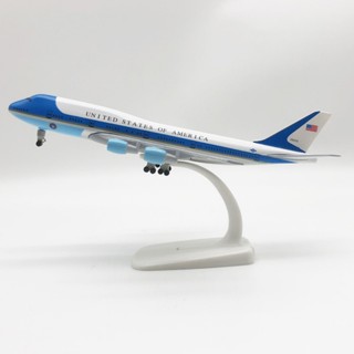 Mô hình máy bay Boing 747 United America bằng kim loại có đế trưng bày dài 20cm có bánh xe