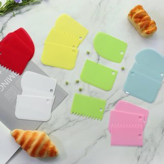Bộ ba dụng cụ vét cắt bột gồm: Dao cắt bột - Dao vét bột - Miếng tạo vân kem
