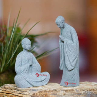 Tượng chú tiểu bái phật - đá sa thạch