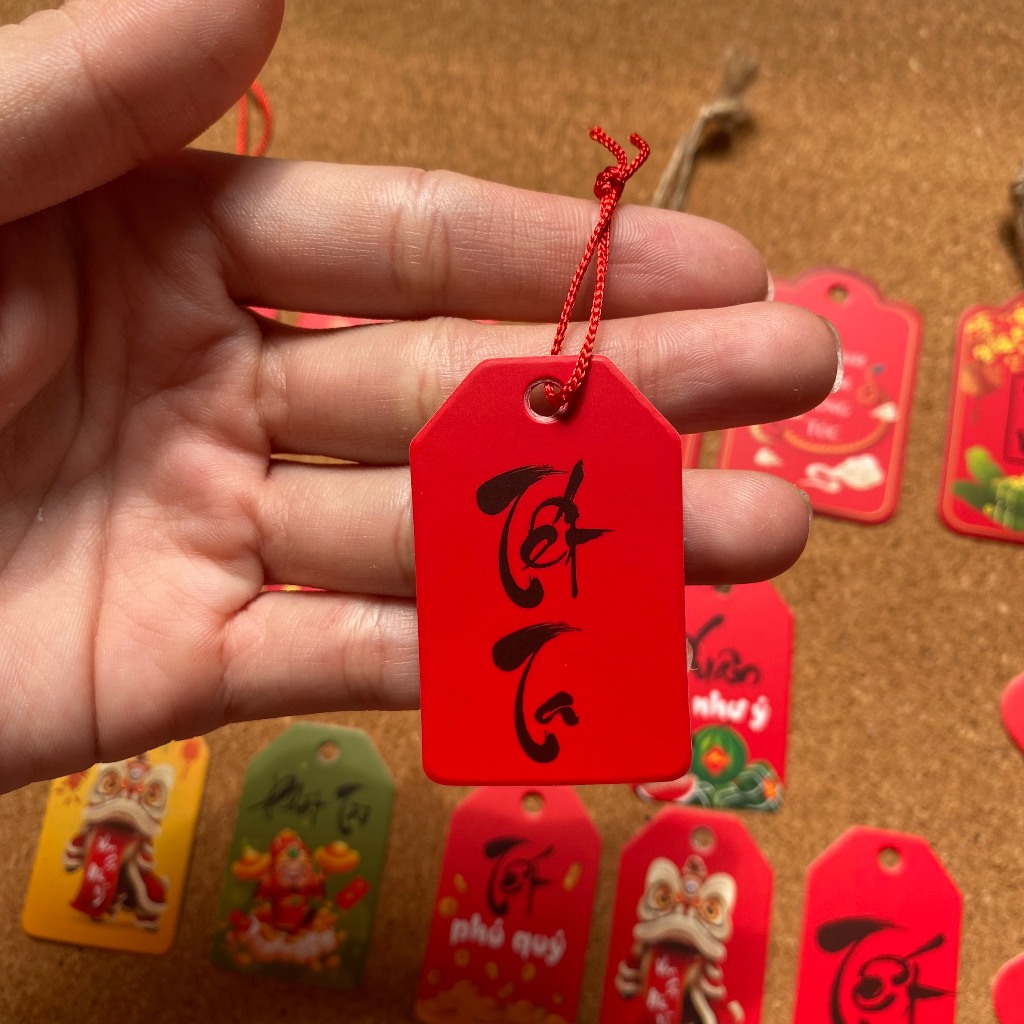 JG- 50 Tag Giấy Trang Trí Tết, Thẻ Treo Trang Trí Hộp Quà Tặng Decor Kèm Dây Cối Hoặc Dây Đỏ Size 4,9 x 3,1cm