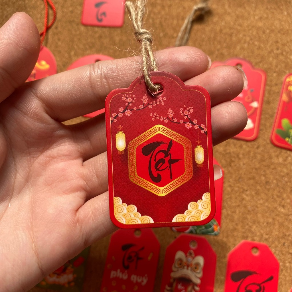 JG- 50 Tag Giấy Trang Trí Tết, Thẻ Treo Trang Trí Hộp Quà Tặng Decor Kèm Dây Cối Hoặc Dây Đỏ Size 4,9 x 3,1cm