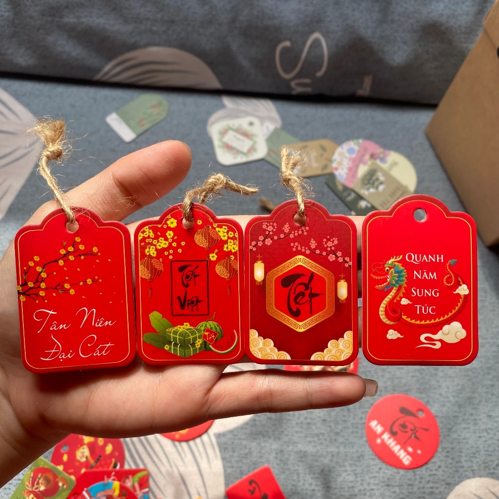 QUÀ TẶNG- 20 Cái Tag Giấy Tết Trang Trí, Thẻ Treo Decor Tết Ngẫu Nhiên, Tag Giấy Treo Ngày Tết