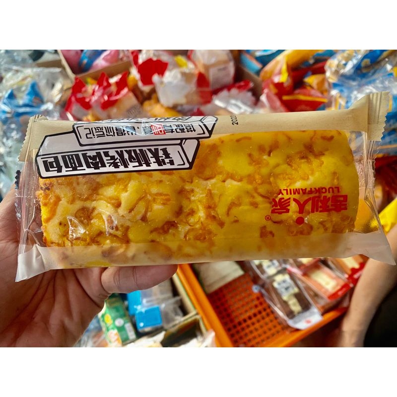 Bánh mì bơ sữa sốt ruốc luck Family gói 80gr