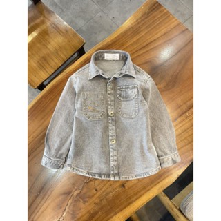 Áo sơ mi jean bé trai màu xám khói hình Snoopy