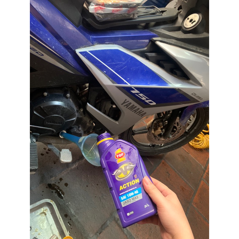 Nhớt Top 1 V Action 10w40 cho xe số chai 800ml hàng nhập khẩu USA