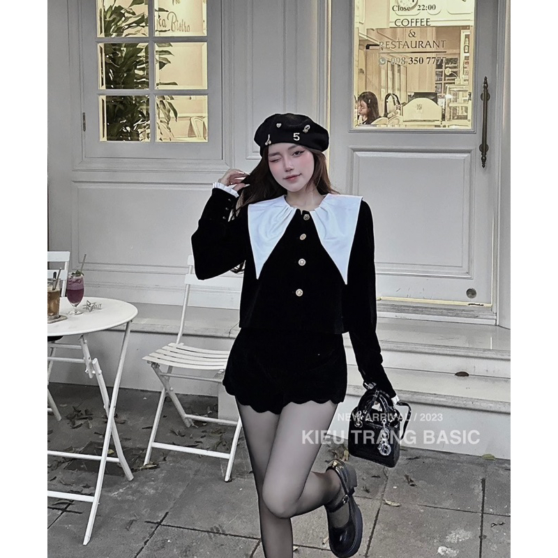 Sét đồ nữ gồm áo cổ bèo và chân váy xinh xắn