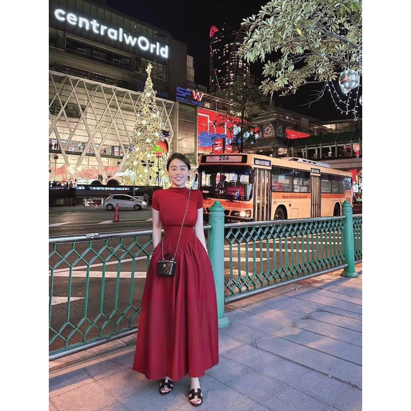 Đầm xoè dài cộc tay áo nhúng mềm mại chân váy thô bồng tôn dáng