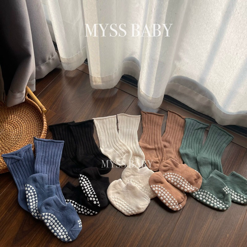 Set tất cổ cao kèm tất chống trượt cho bé
