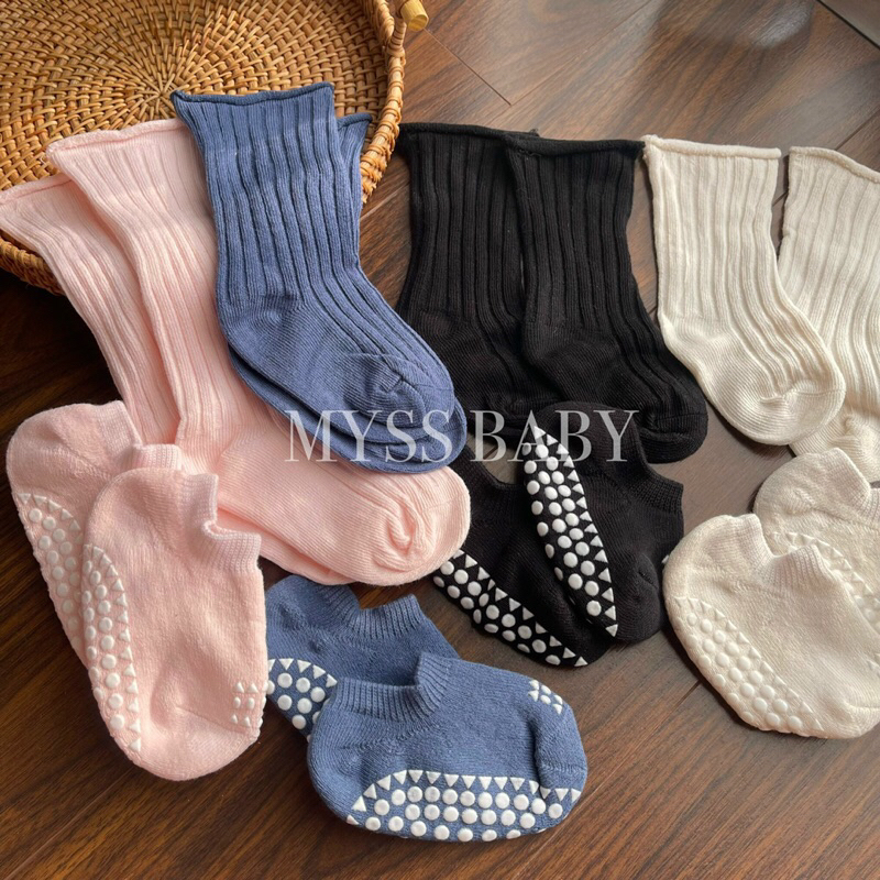 Set tất cổ cao kèm tất chống trượt cho bé