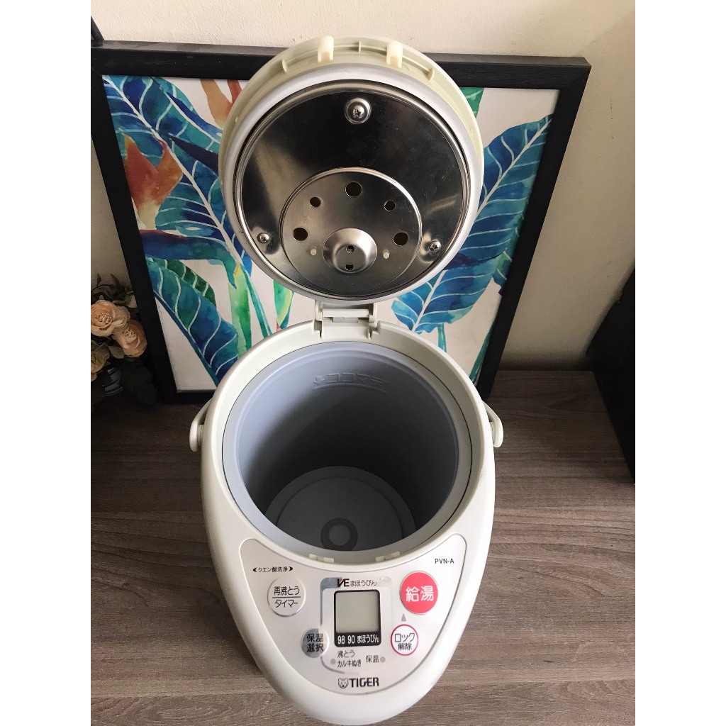Bình thủy Nhật bãi Tiger PVN-A, dung tích lớn 3.0l, ngoại hình mới trên 90%, màn hình hiển thị nhiệt độ nước