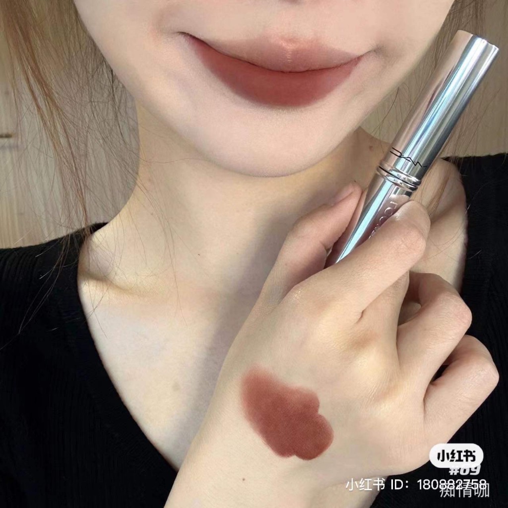MAC - Son thỏi lì Locked Kiss 24hr Lipstick 1.8g