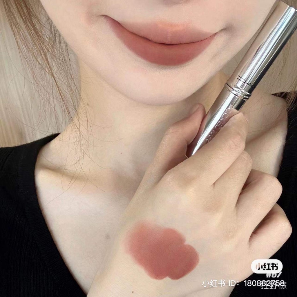 MAC - Son thỏi lì Locked Kiss 24hr Lipstick 1.8g