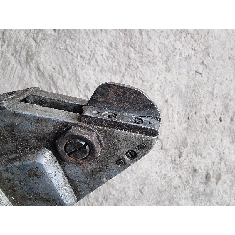 Máy cắt tôn mỏng hàng nhật bãi điện 100v