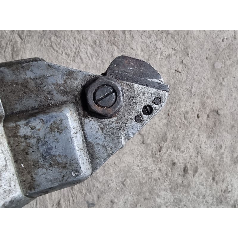 Máy cắt tôn mỏng hàng nhật bãi điện 100v