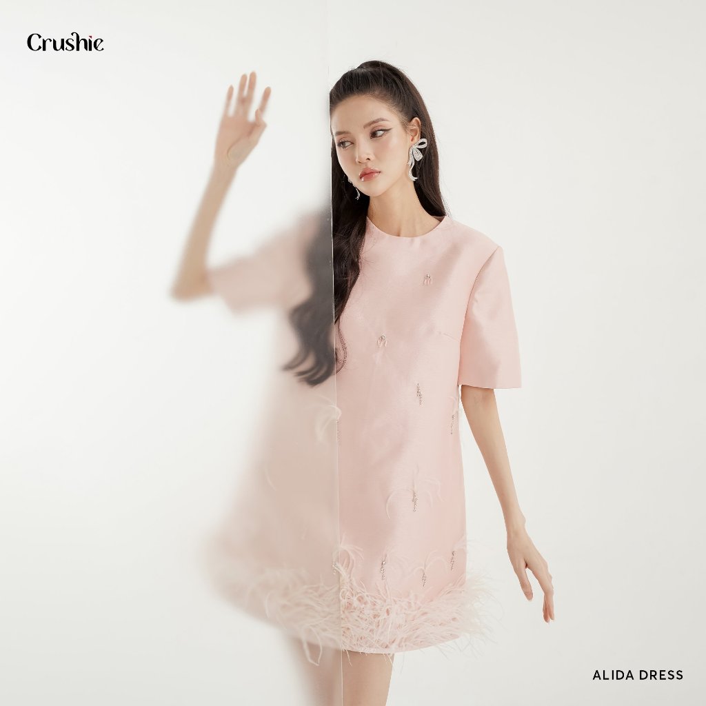 Đầm nữ thiết kế Crushie váy liền dáng suông ngắn tay phối lông vũ Alida dress