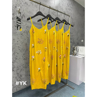 Váy nhung hai dây dáng xuông thêu hoa nhí