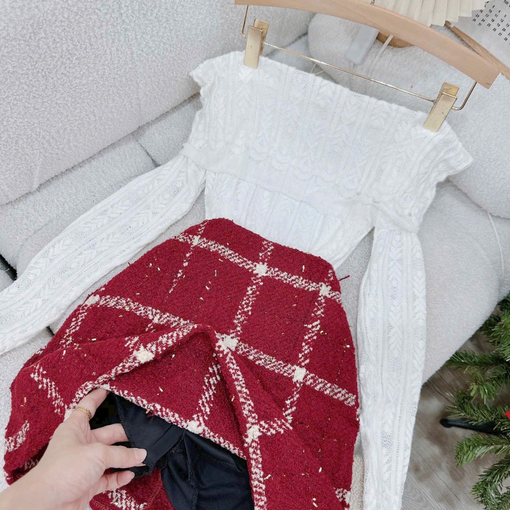 Set áo trễ vai dài tay mix chân váy dạ kẻ sọc xinh xắn