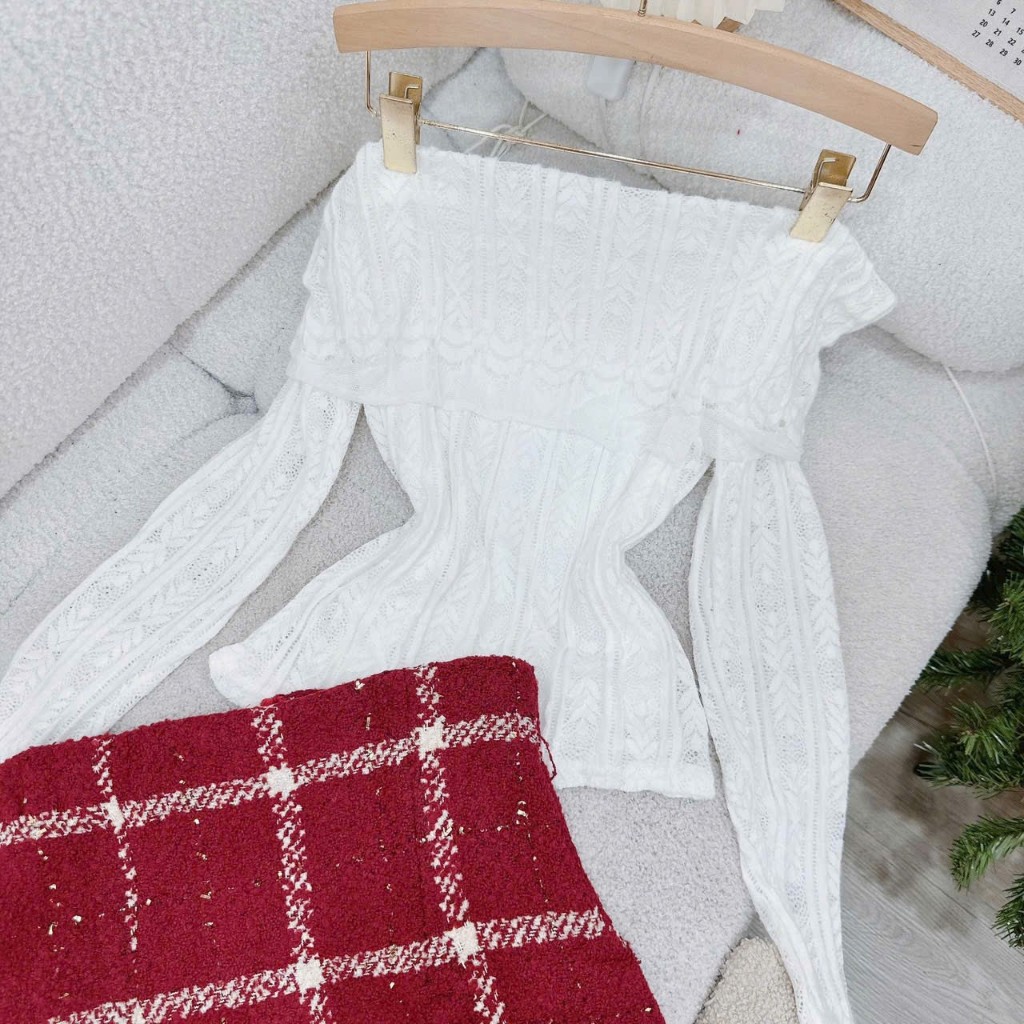 Set áo trễ vai dài tay mix chân váy dạ kẻ sọc xinh xắn